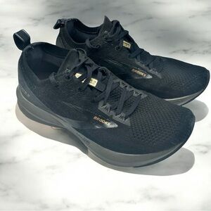 Brooks Levitate-3 Woman’s size 8 medium Black
